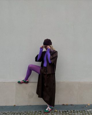 Máte už hnědou barvu na tuhle sezónu ve svém šatníku? 🤎 Top a sukně AURAWEAR @jarrygstore Body a legíny OPIUM...